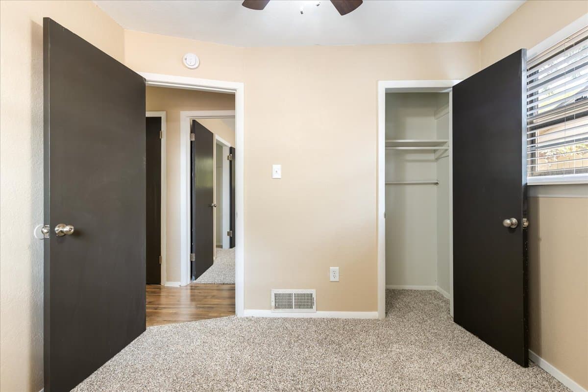 Lawton House: 118 NE Angus St