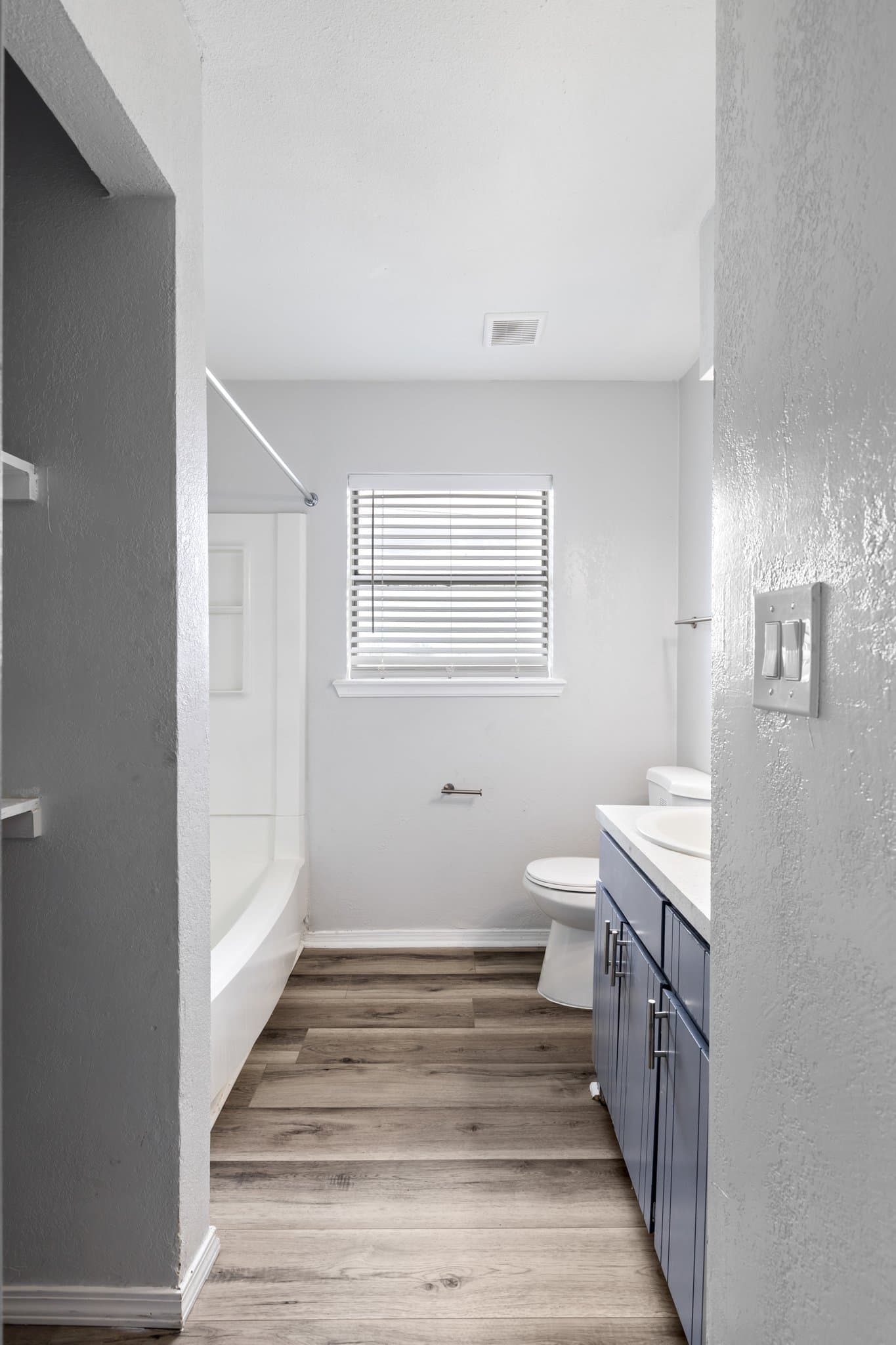 Lawton Apartment: 4009 NW Ozmun Ave