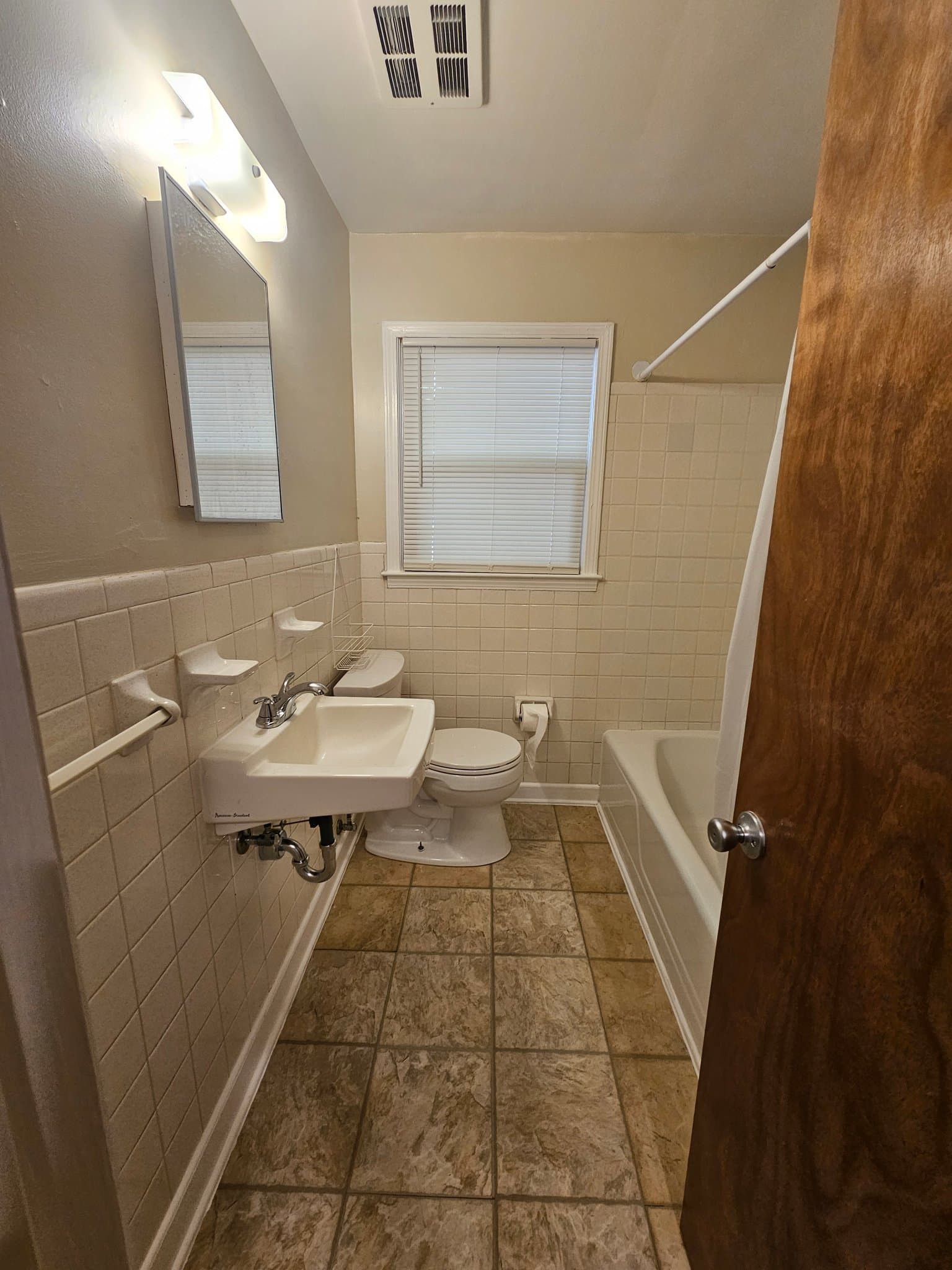 Easley Apartment: 401 S. 1st Street