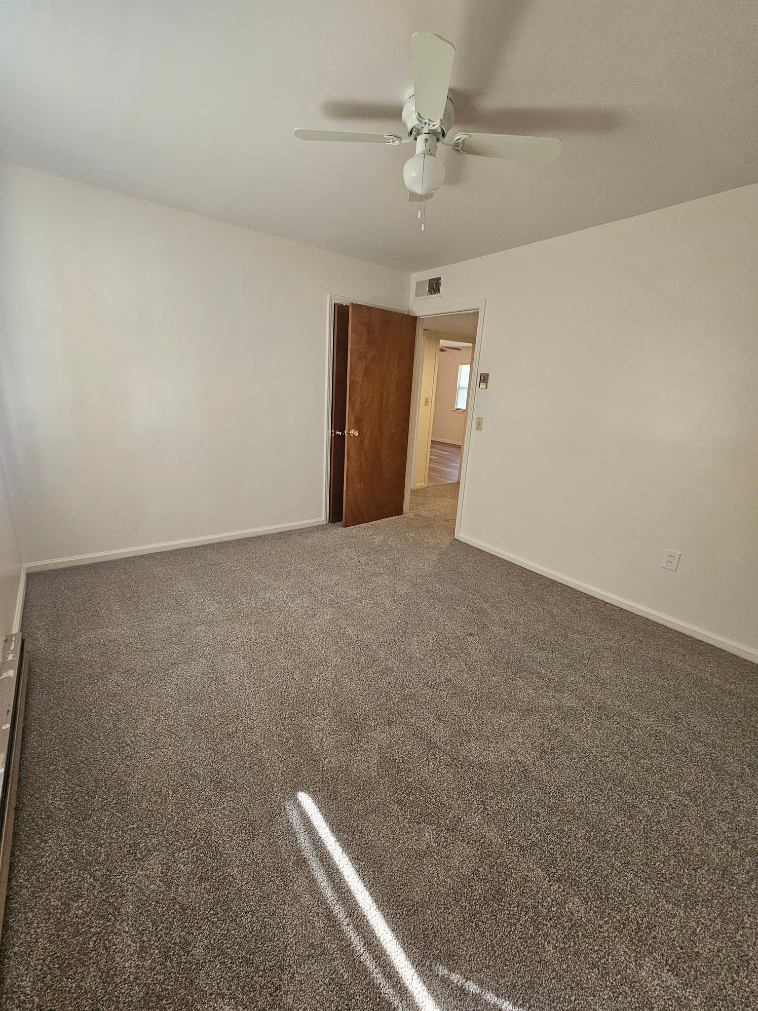 Easley Apartment: 401 S. 1st Street