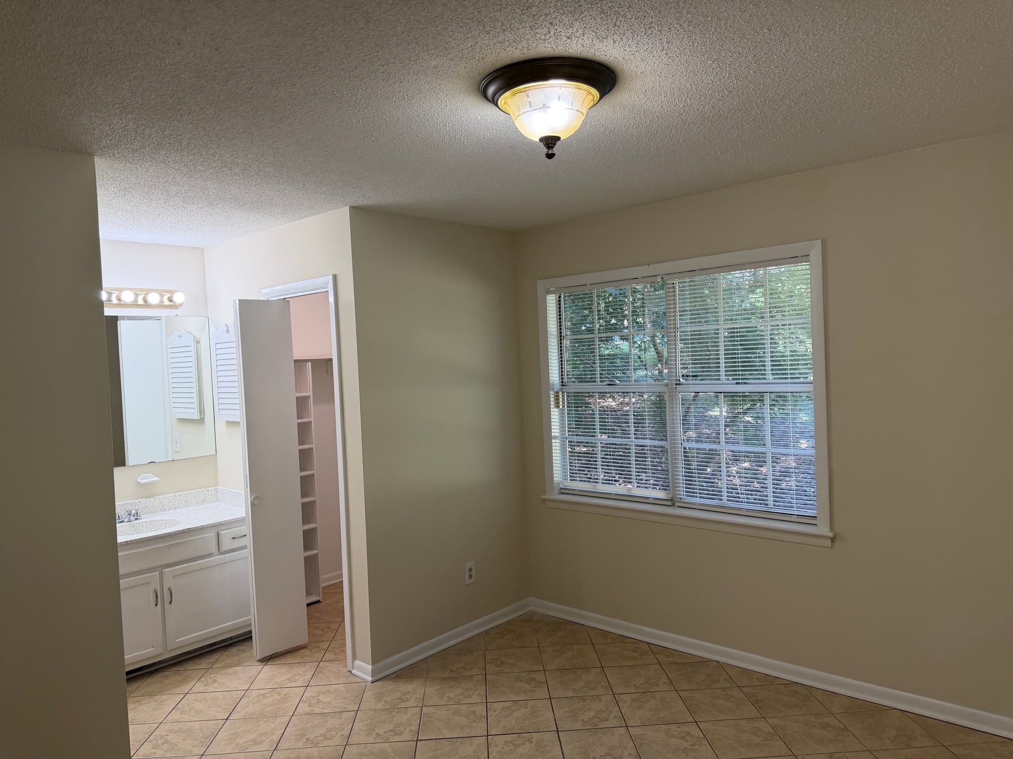 Charlotte House: 6101 Old Meadow Rd