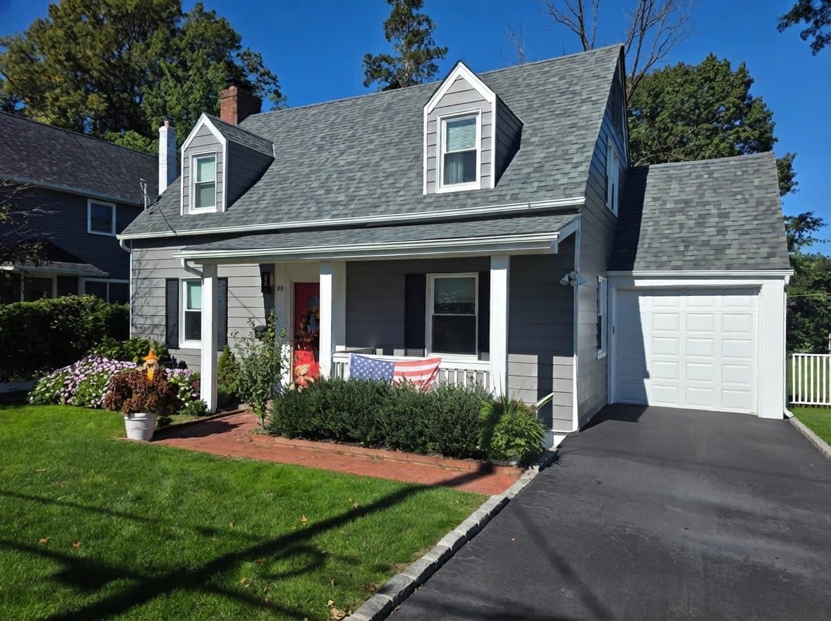 Glen Cove House: 80 Coles St