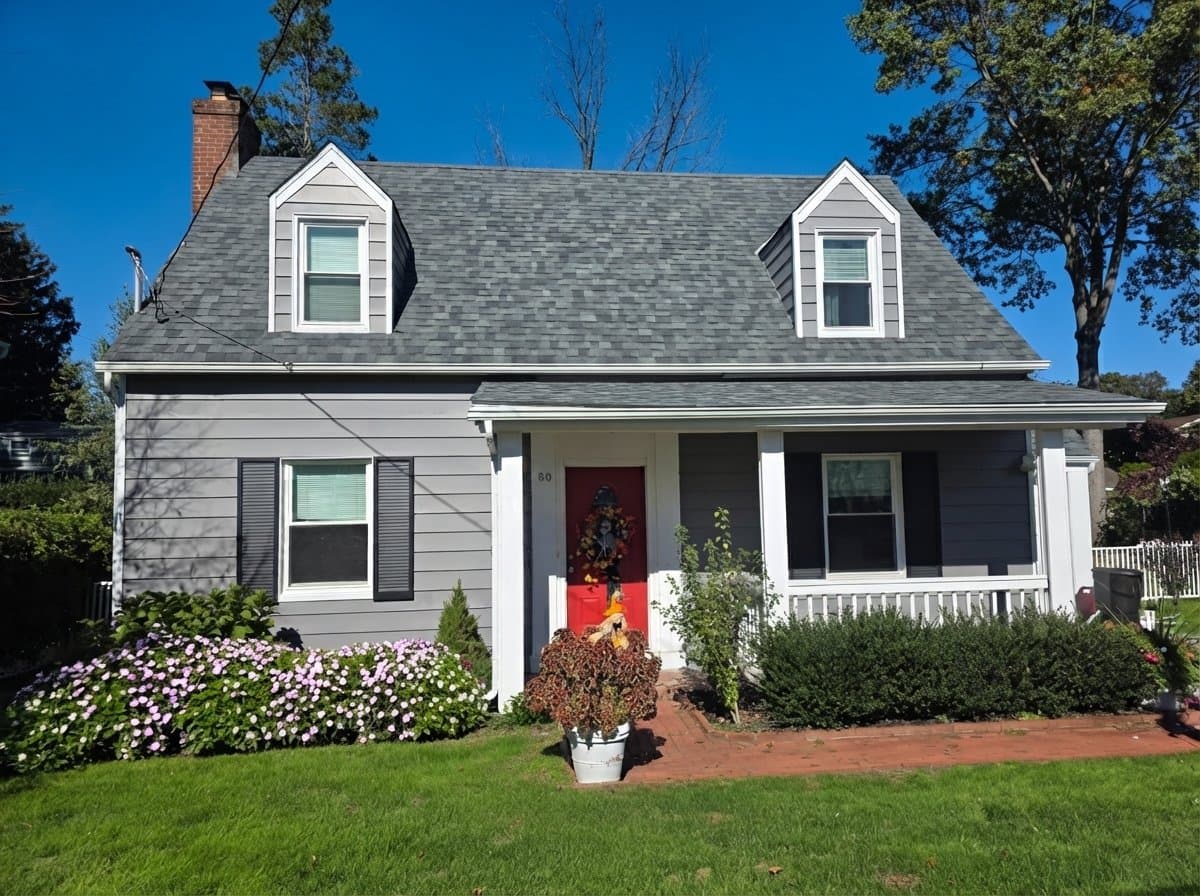 Glen Cove House: 80 Coles St