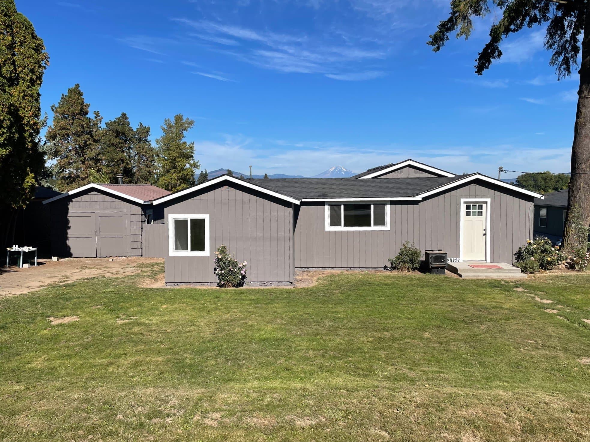 Hood River House: 3796 Davis Dr