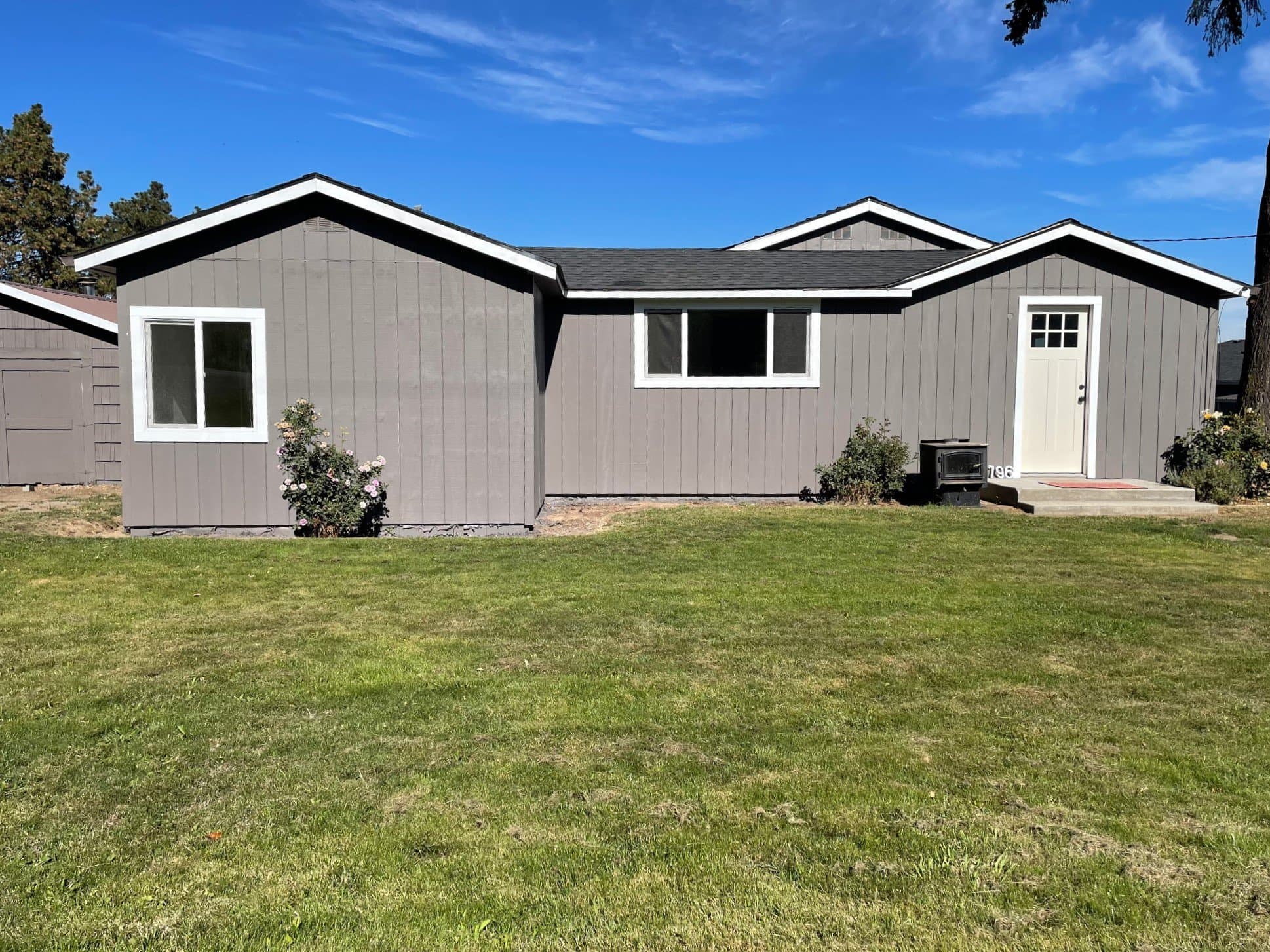 Hood River House: 3796 Davis Dr
