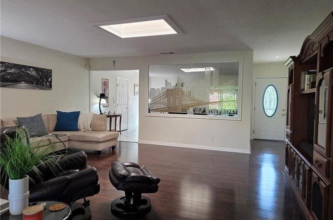 Anaheim House: 3333 W Keys Ln