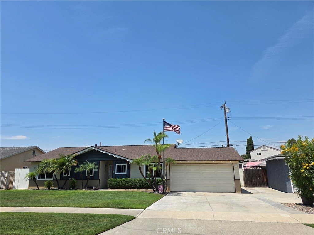 Anaheim House: 3333 W Keys Ln