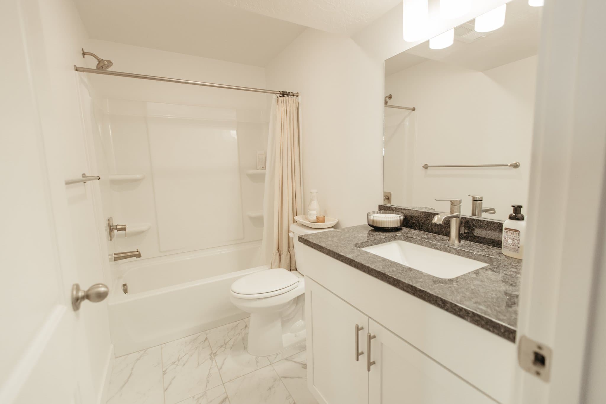 Highland House: 9763 N Ashgrove Ln