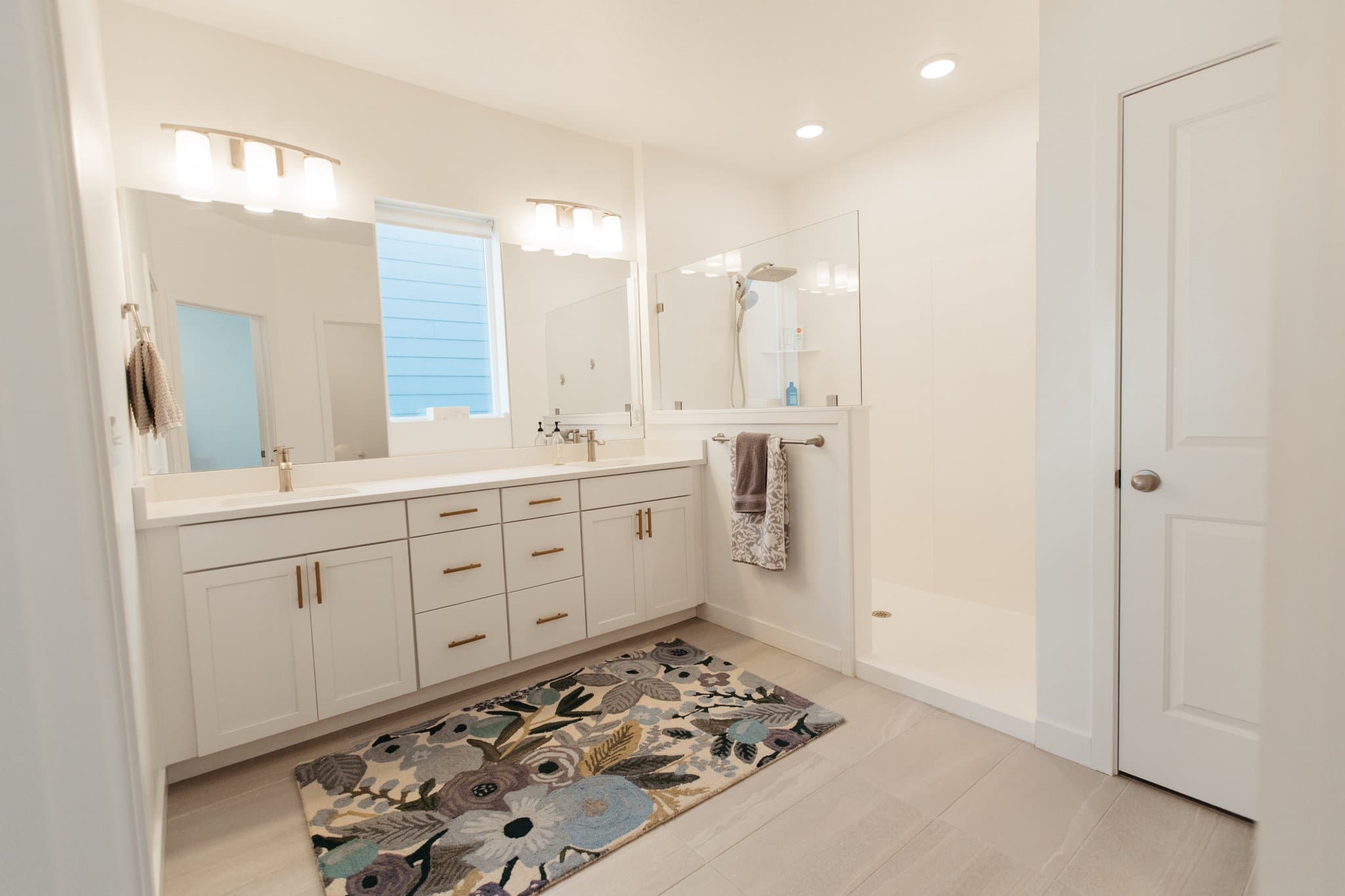 Highland House: 9763 N Ashgrove Ln