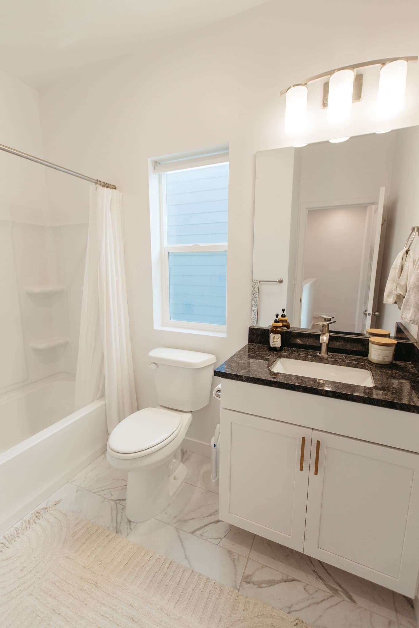 Highland House: 9763 N Ashgrove Ln