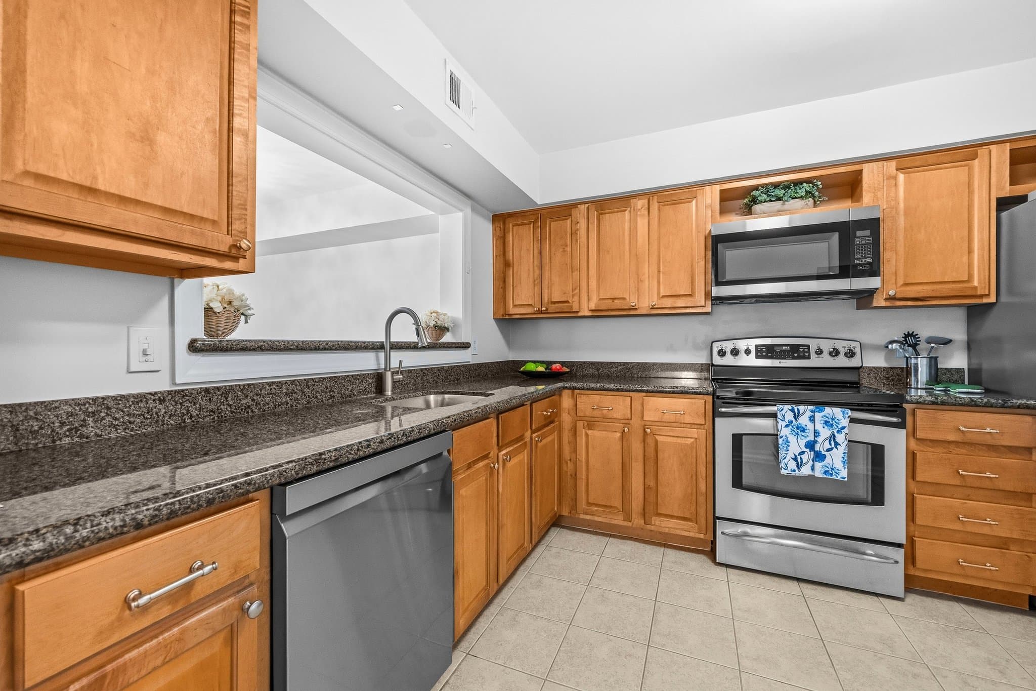 Oakton Condo: 10248 Appalachian Cir