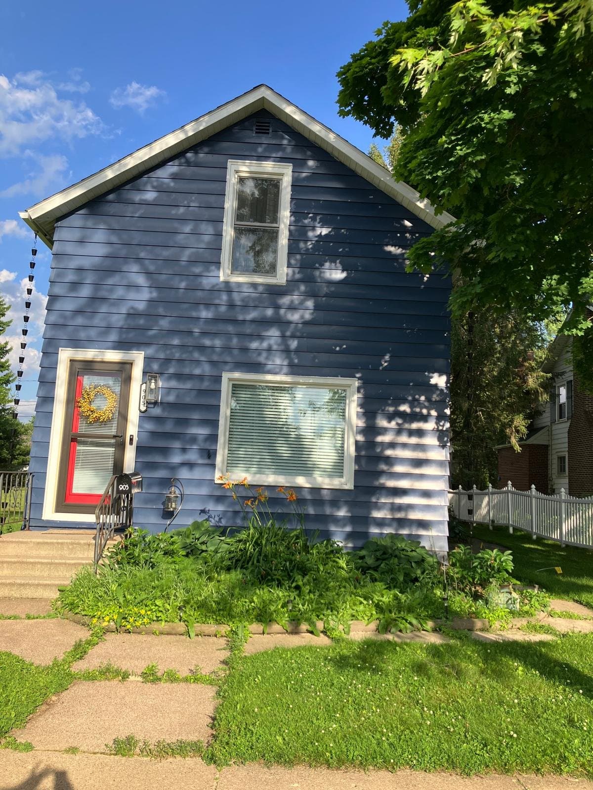 Marshfield House: 905 S. Cherry Ave