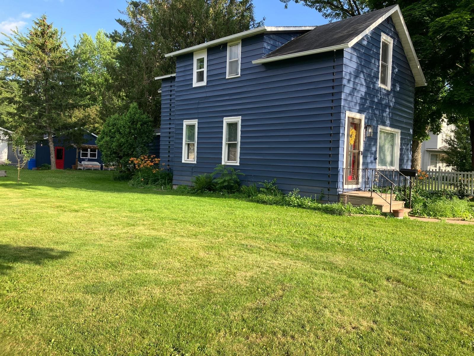 Marshfield House: 905 S. Cherry Ave