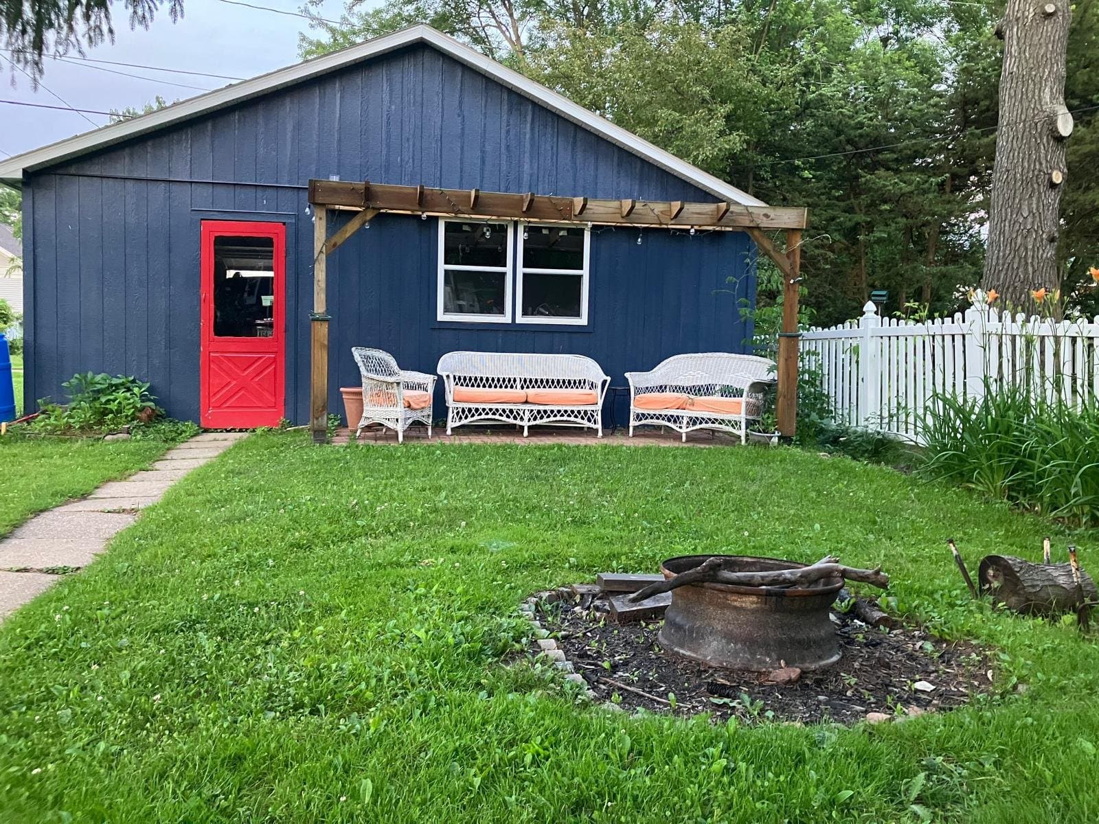 Marshfield House: 905 S. Cherry Ave