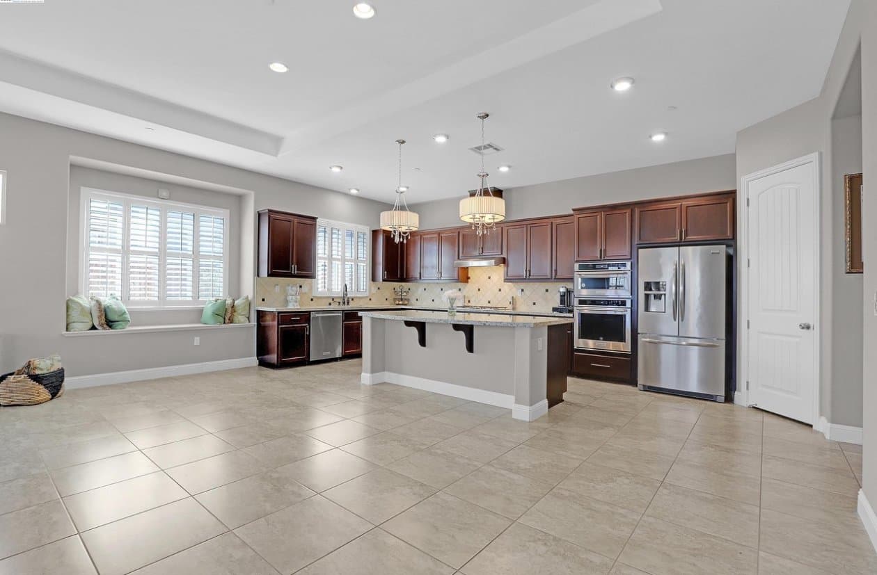Brentwood House: 493 Yelland Way