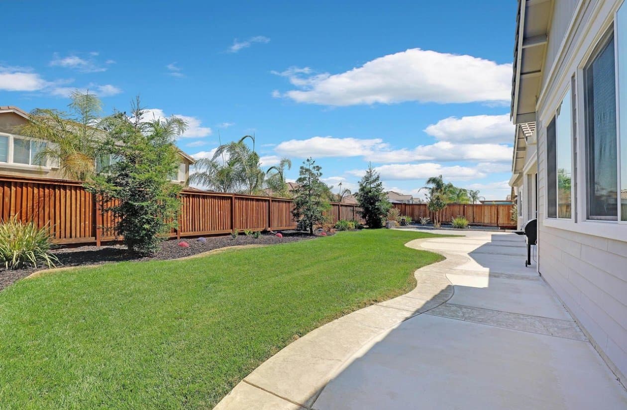 Brentwood House: 493 Yelland Way
