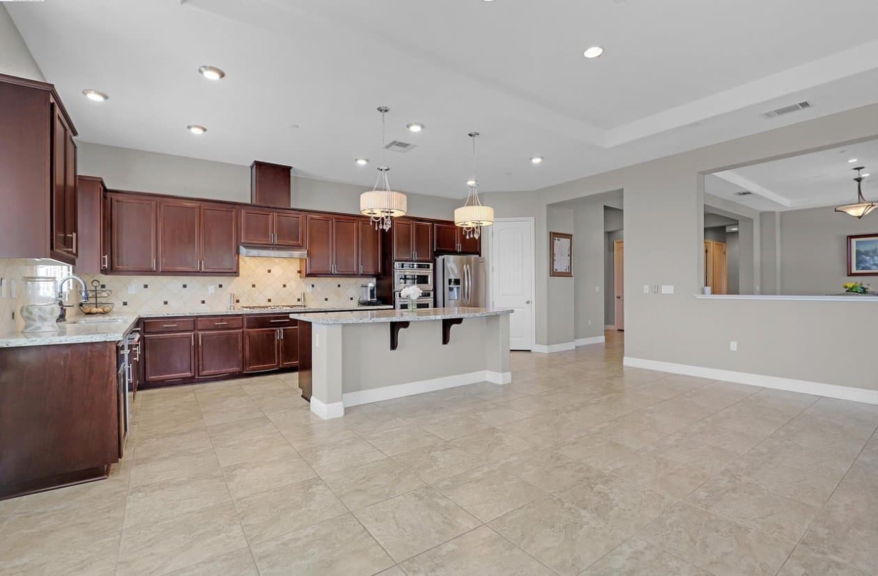 Brentwood House: 493 Yelland Way