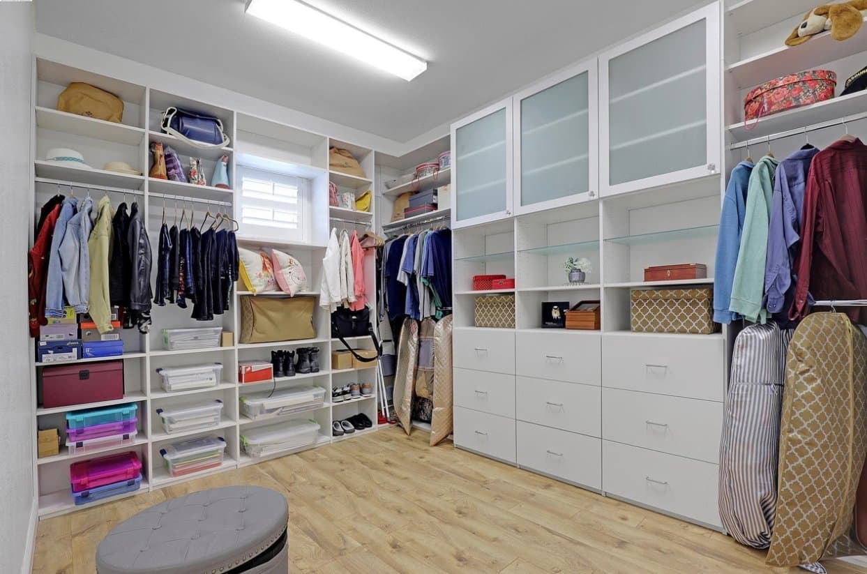 Brentwood House: 493 Yelland Way