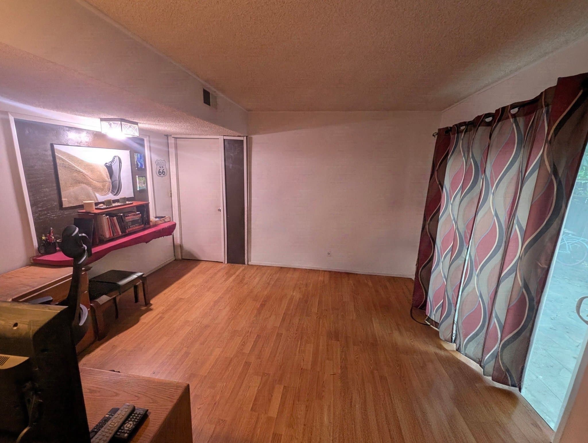 Van Nuys Single Room: 6727 Petit Ave