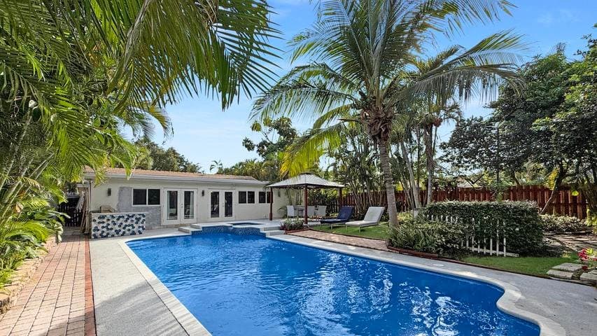 Boca Raton House: 941 SW 19th St