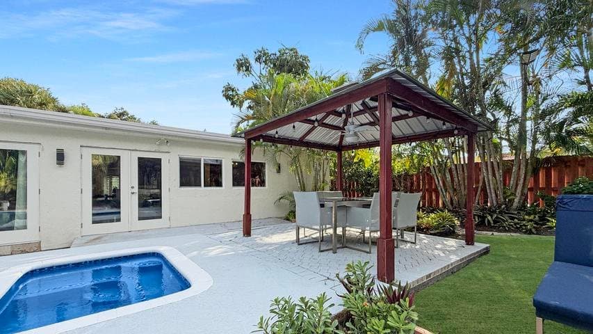 Boca Raton House: 941 SW 19th St