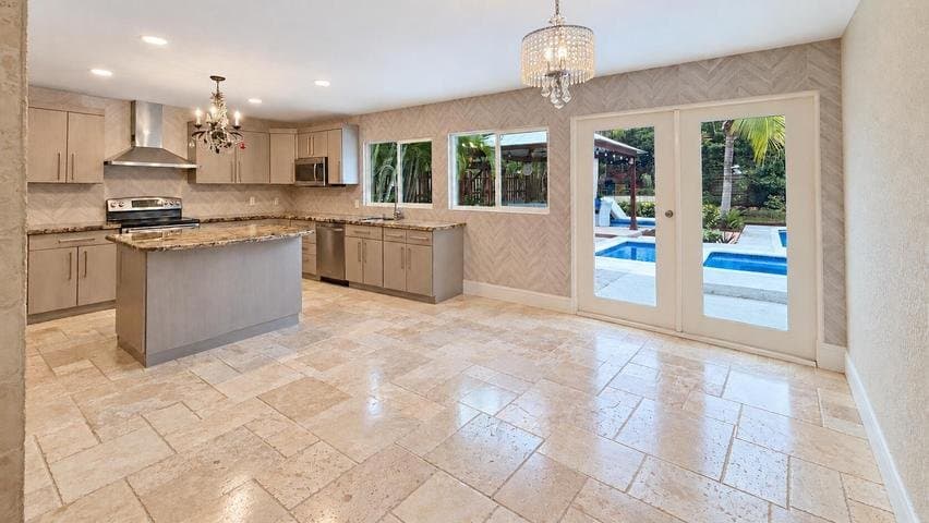 Boca Raton House: 941 SW 19th St