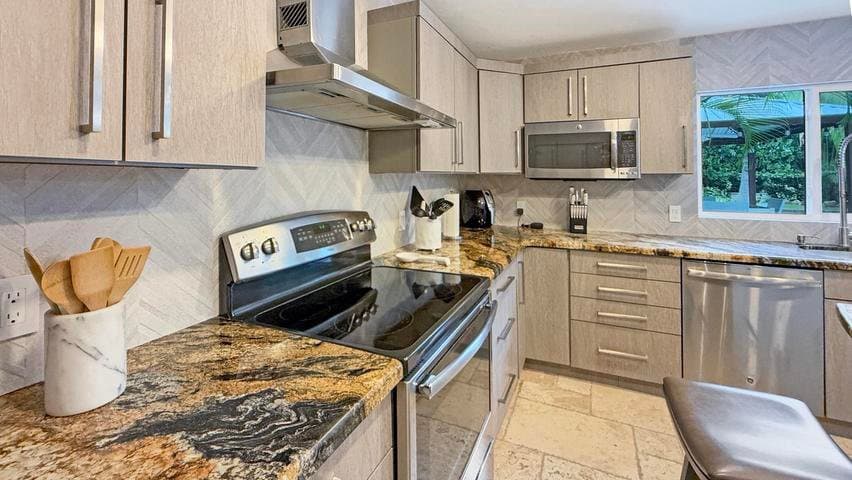 Boca Raton House: 941 SW 19th St