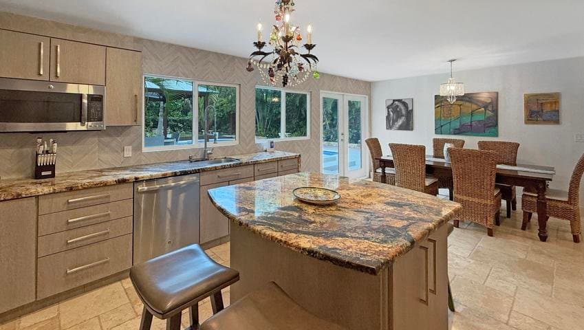 Boca Raton House: 941 SW 19th St
