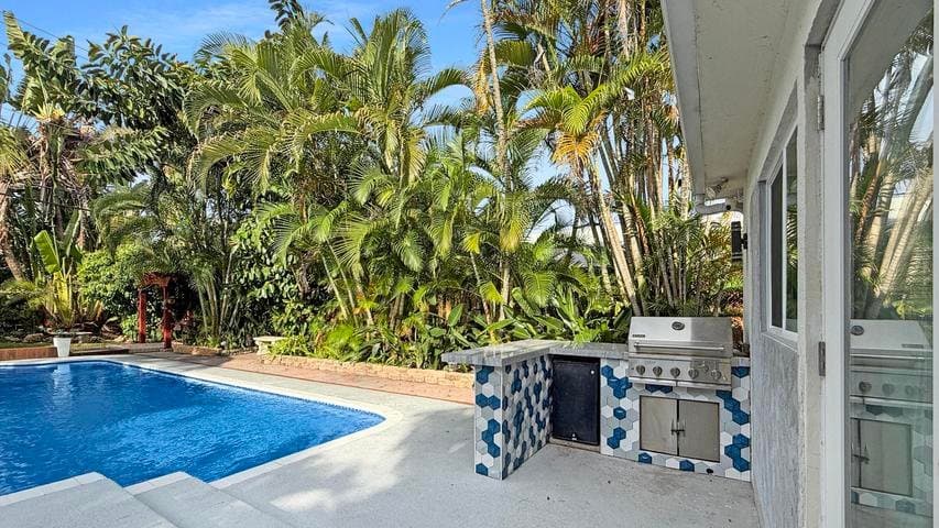 Boca Raton House: 941 SW 19th St