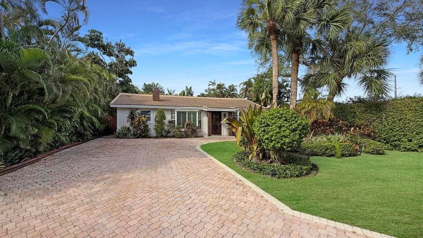 Boca Raton House: 941 SW 19th St