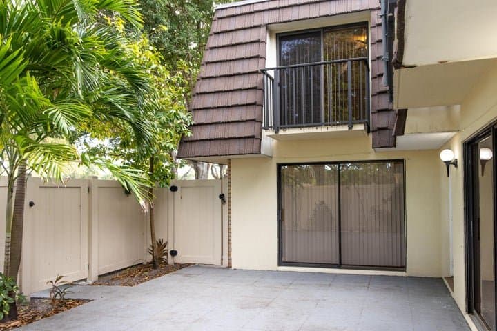 West Palm Beach Townhome: 7406 74th Way