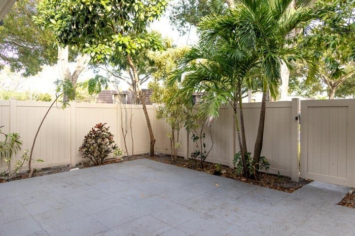 West Palm Beach Townhome: 7406 74th Way