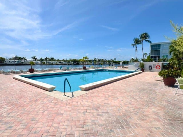Boynton Beach Condo: 2016 S Federal Hwy Apt 404