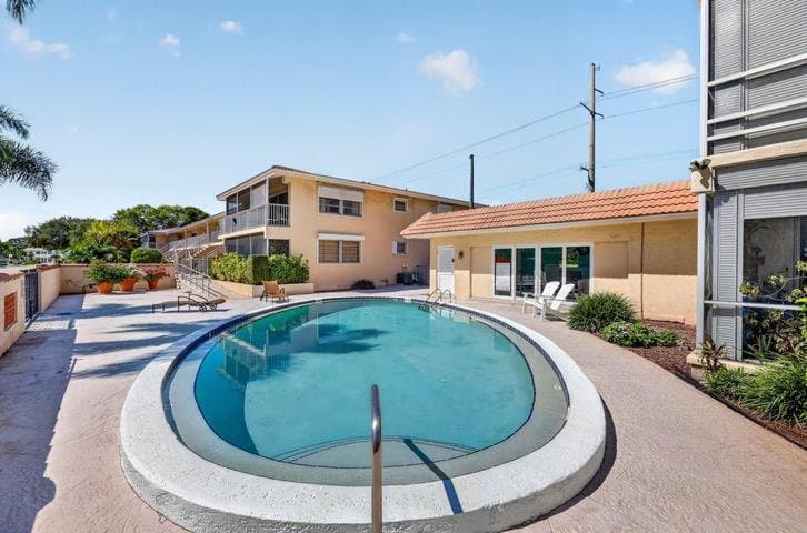 Boca Raton Condo: 331 SW 8th St Apt 3F