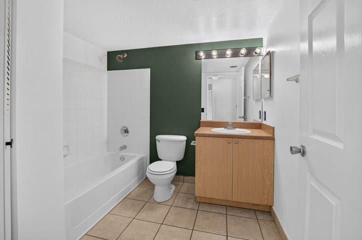 Boynton Beach Condo: 213 Villa Circle 213