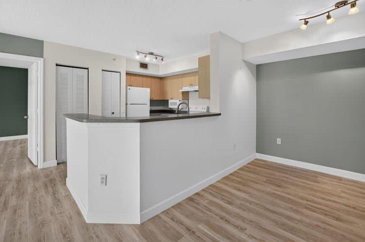 Boynton Beach Condo: 213 Villa Circle 213