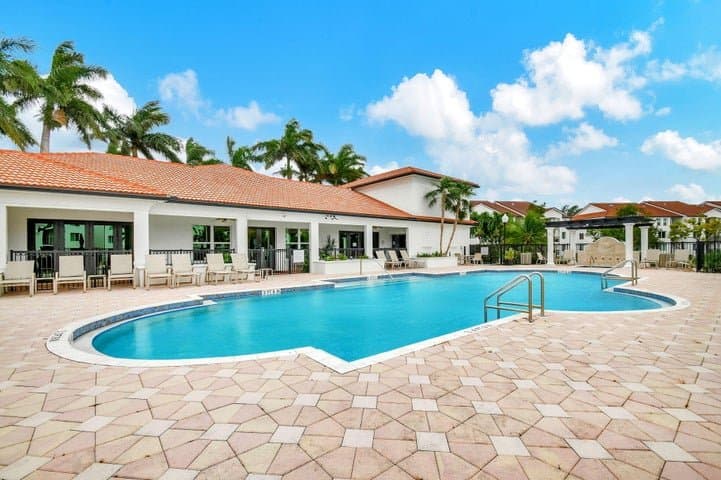 Boynton Beach Condo: 213 Villa Circle 213