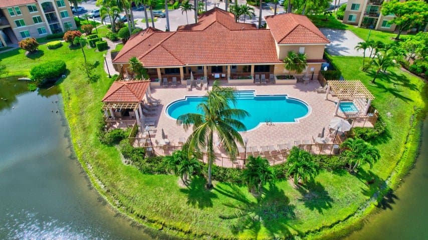 Boynton Beach Condo: 116 Villa Circle 116