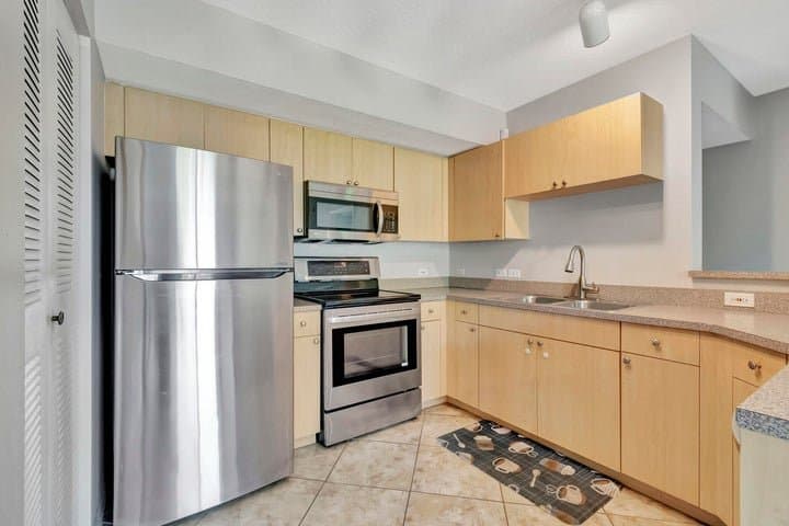 Boynton Beach Condo: 116 Villa Circle 116