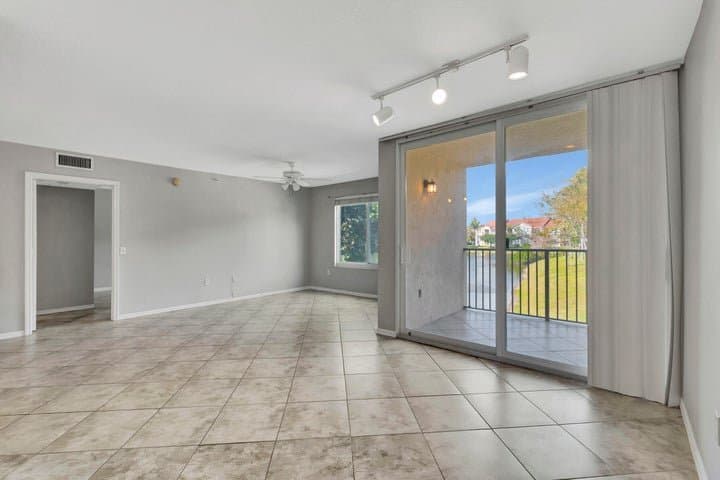 Boynton Beach Condo: 116 Villa Circle 116