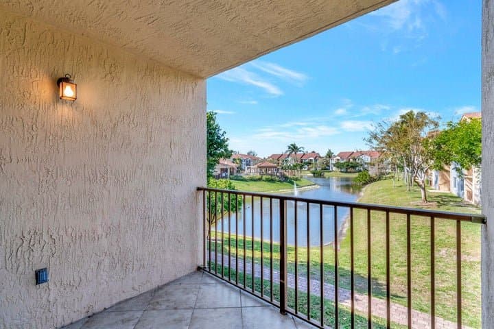 Boynton Beach Condo: 116 Villa Circle 116