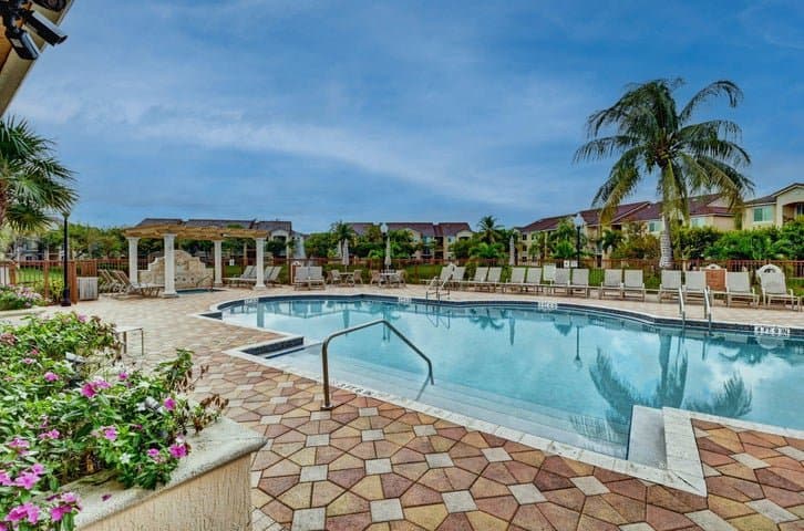 Boynton Beach Condo: 116 Villa Circle 116