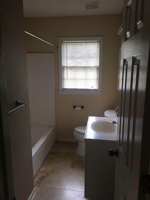 Savannah House: 310 Sharondale Rd