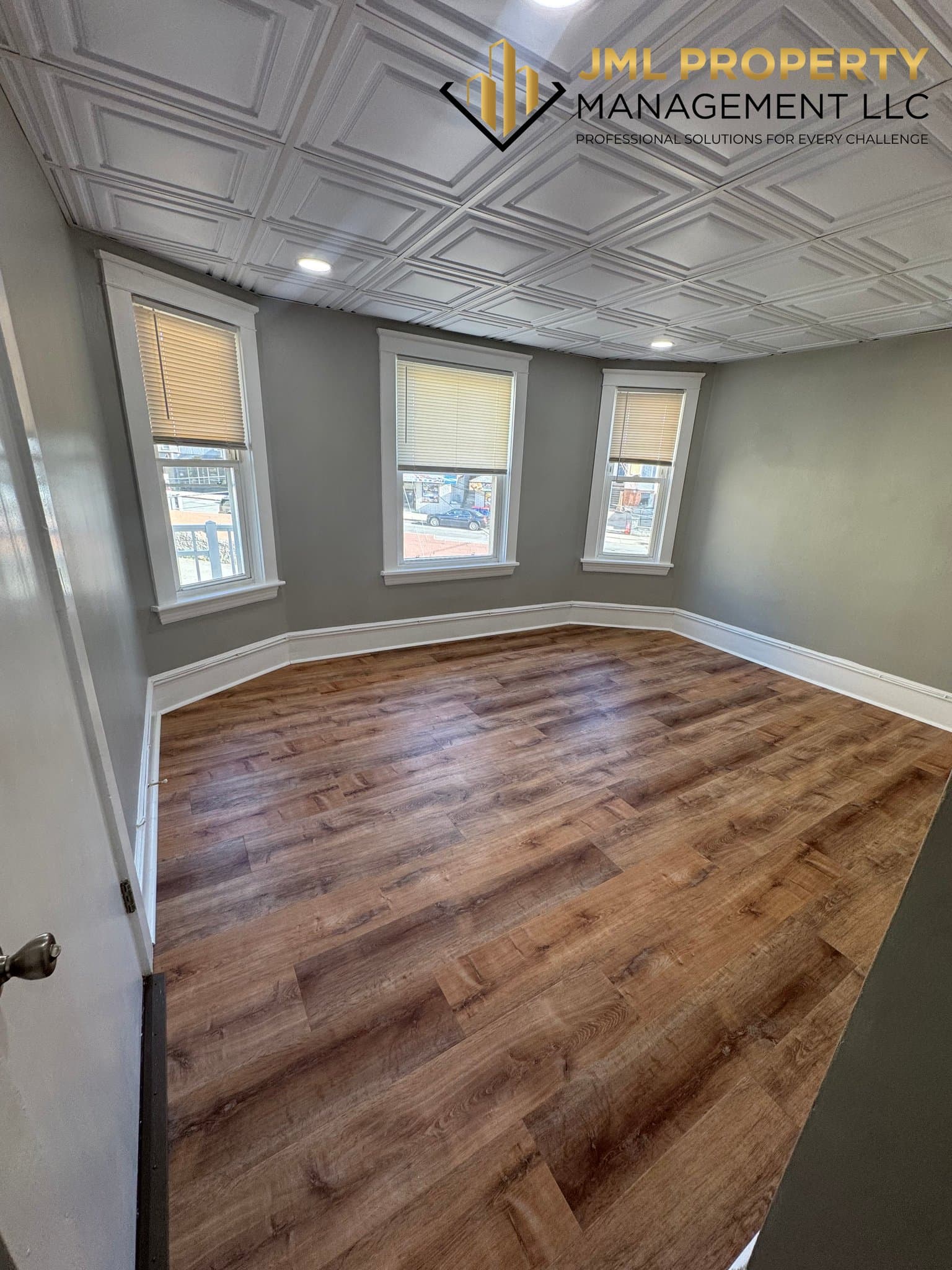 Fall River Apartment: 321 Union St