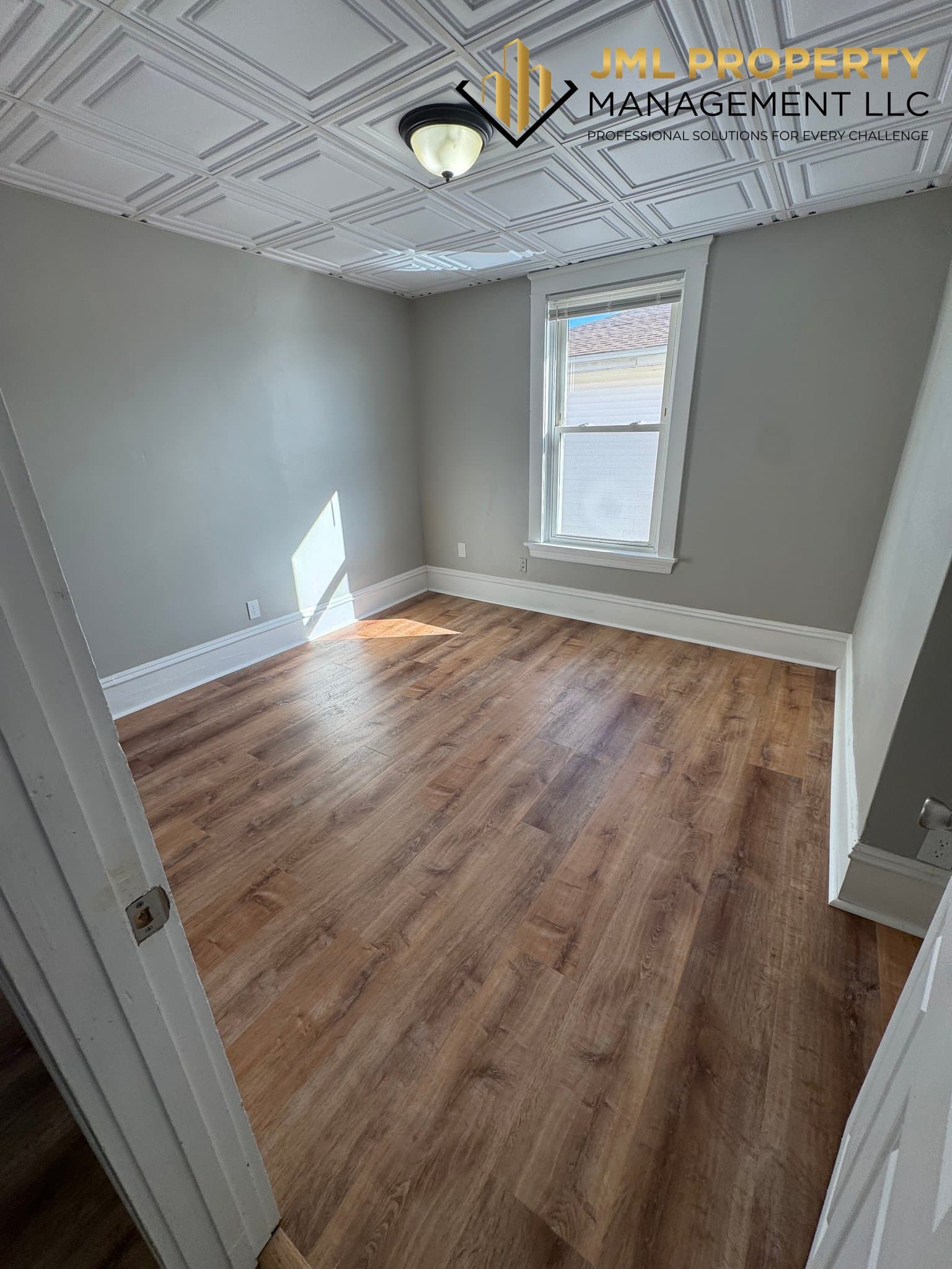 Fall River Apartment: 321 Union St