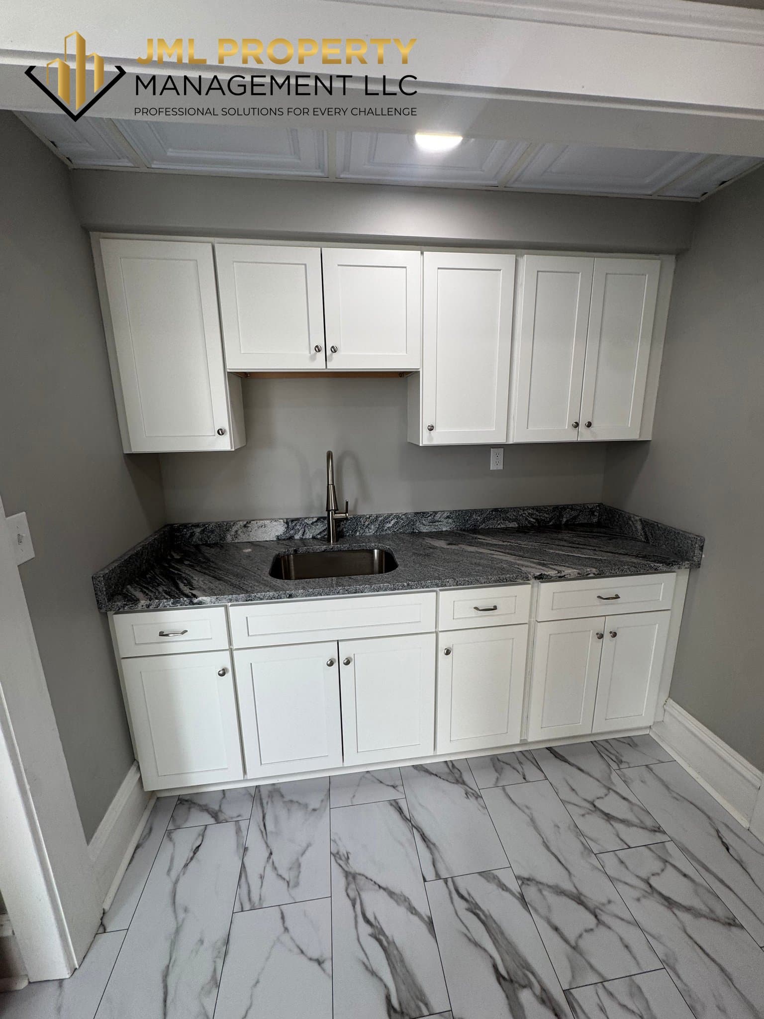 Fall River Apartment: 321 Union St