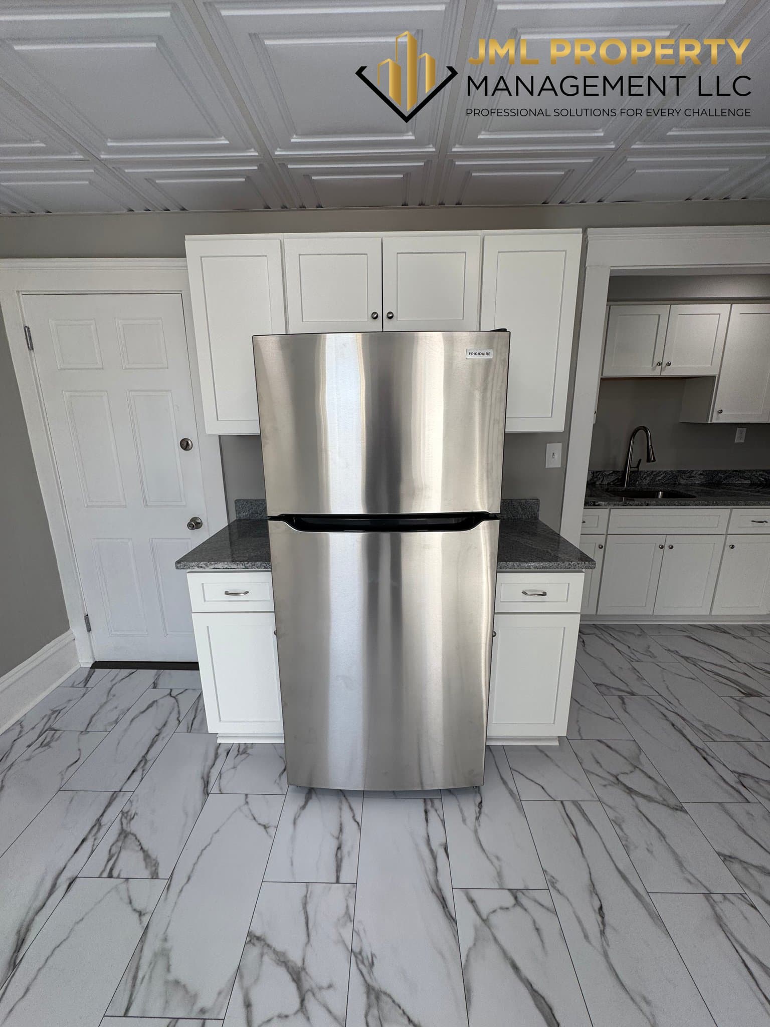 Fall River Apartment: 321 Union St
