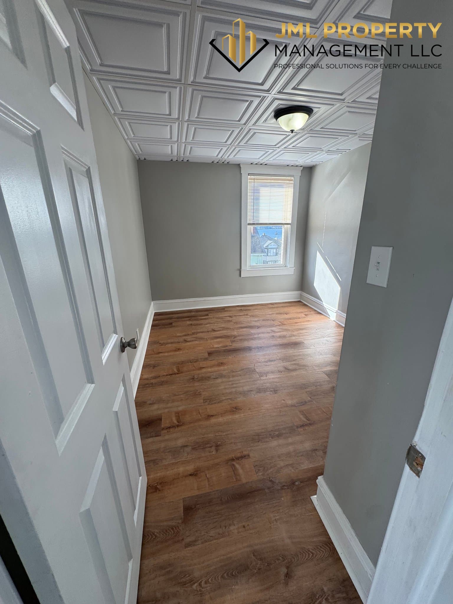 Fall River Apartment: 321 Union St
