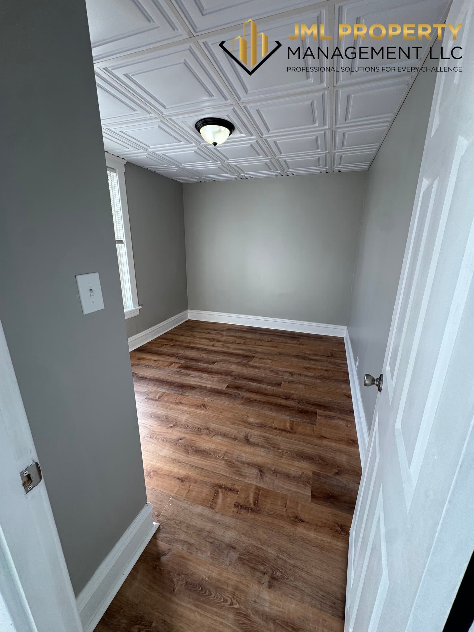 Fall River Apartment: 321 Union St