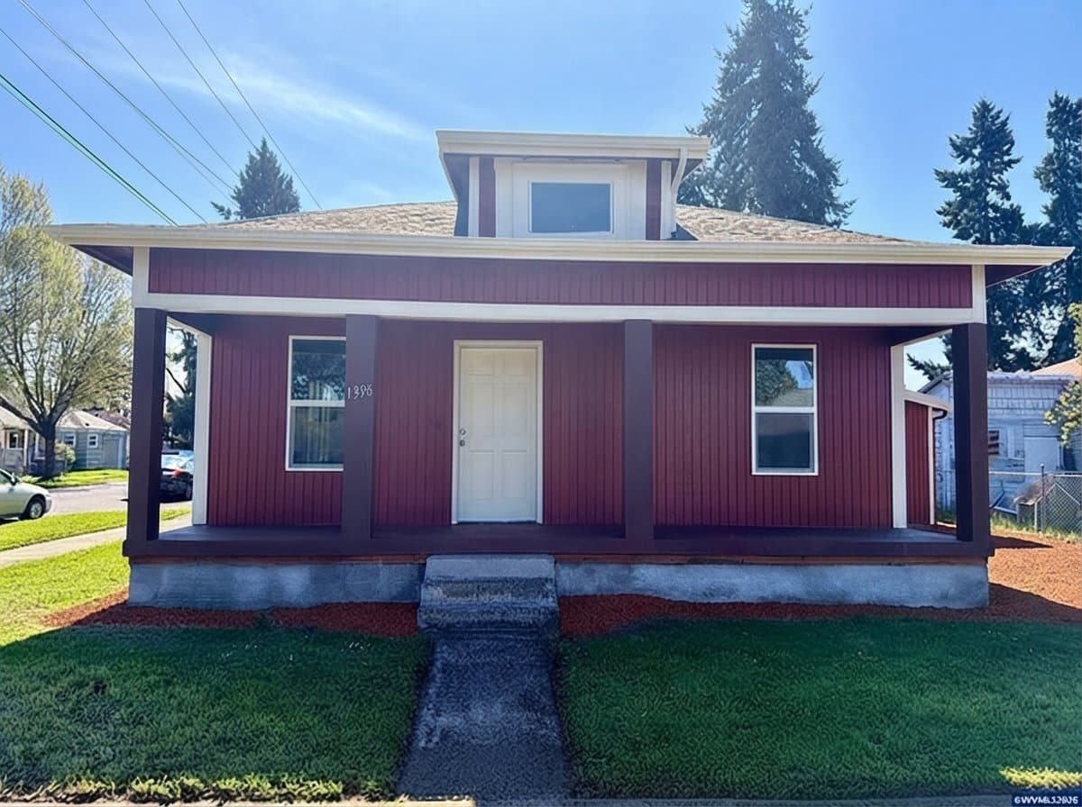 Salem House: 1396 Waller St SE
